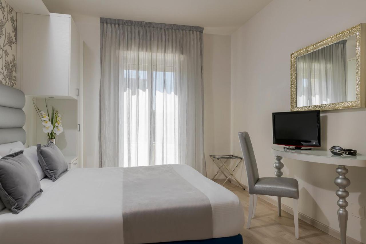 Riviera Hotel